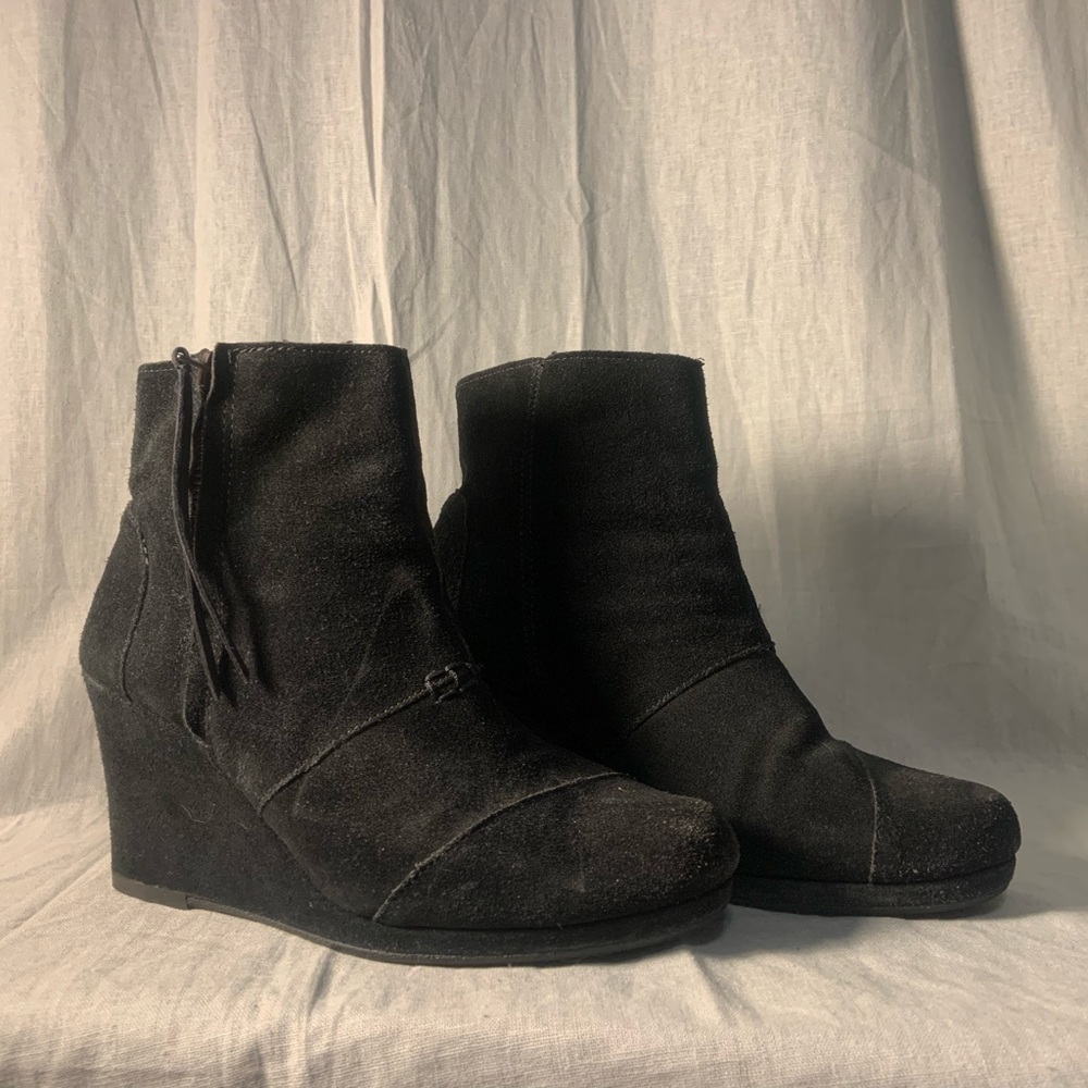 TOMS Black Suede Wedge Booties/ Desert Ankle Boots with Side Zipper 🖤🍂